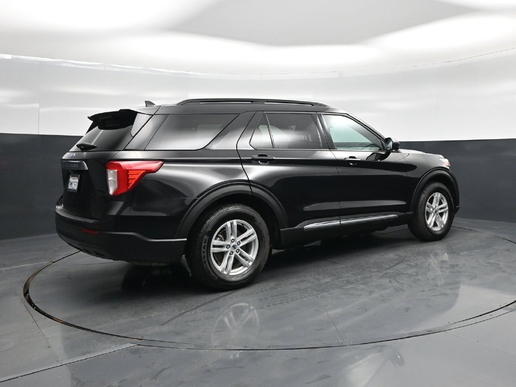 Certified 2024 Ford Explorer XLT RWD image 27