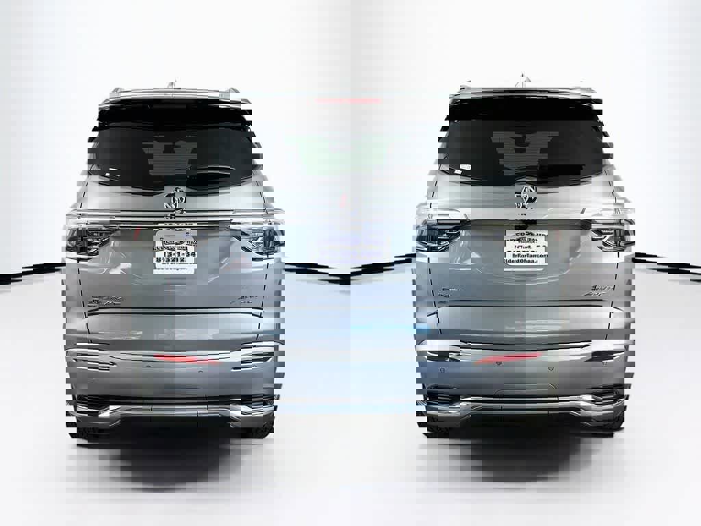 Used 2023 Buick Enclave Avenir w/ Avenir Technology Package AWD/4WD image 4