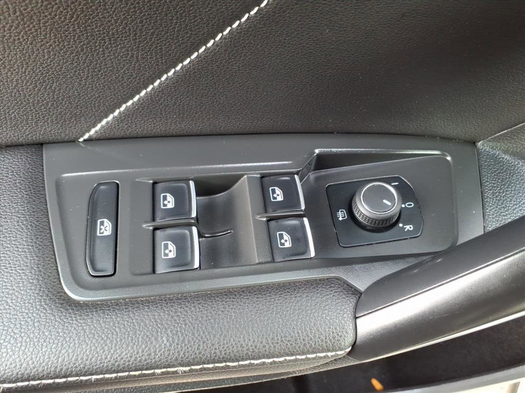 Used 2024 Volkswagen Tiguan SE R-Line image 18