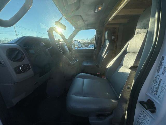 Certified 2022 Ford E-350 and Econoline 350 Super Duty w/ Power Windows & Locks Group image 10