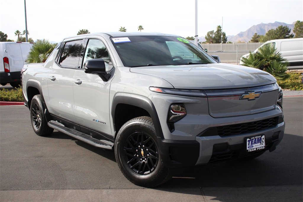 Used 2025 Chevrolet Silverado EV LT image 8