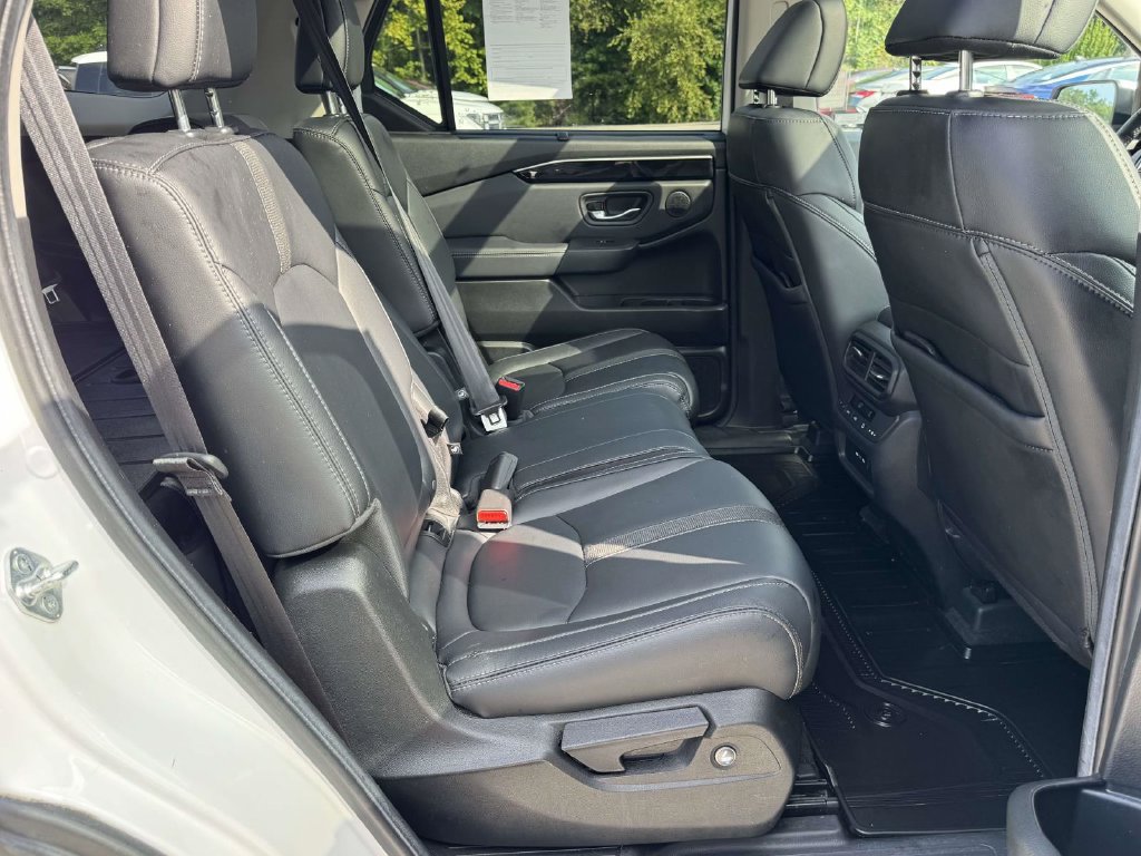 Used 2024 Honda Pilot Touring image 16