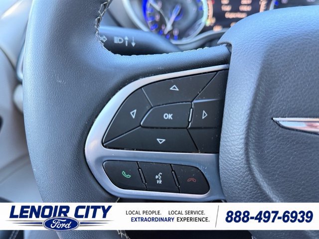 Used 2024 Chrysler Pacifica Touring-L FWD image 30
