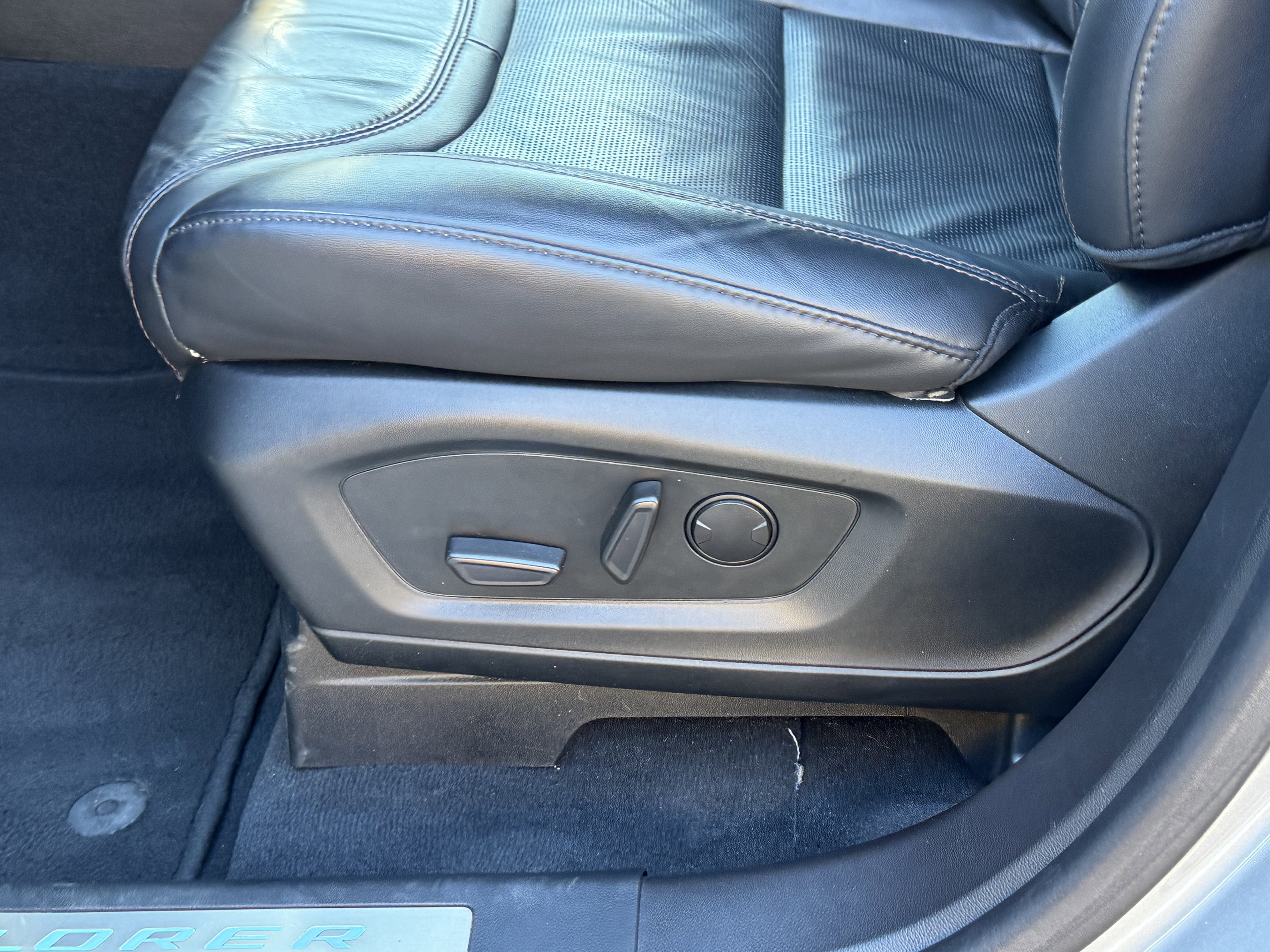 Certified 2022 Ford Explorer Platinum w/ Equipment Group 601A image 18