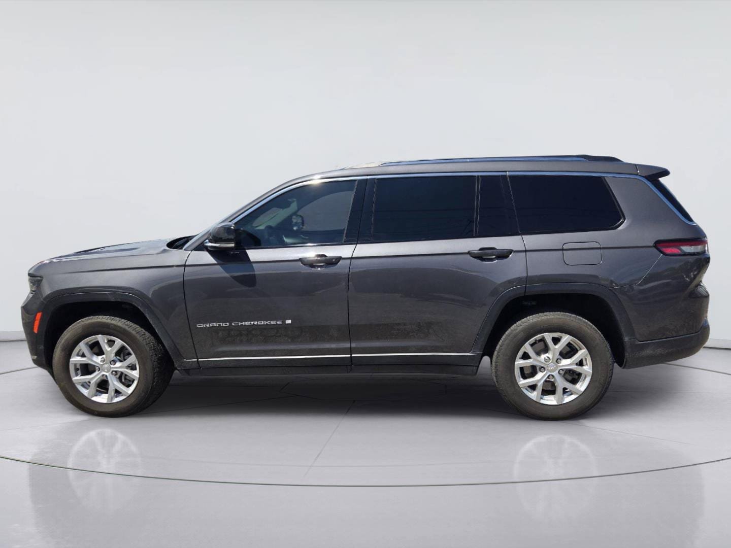 Used 2023 Jeep Grand Cherokee L Limited AWD/4WD image 5