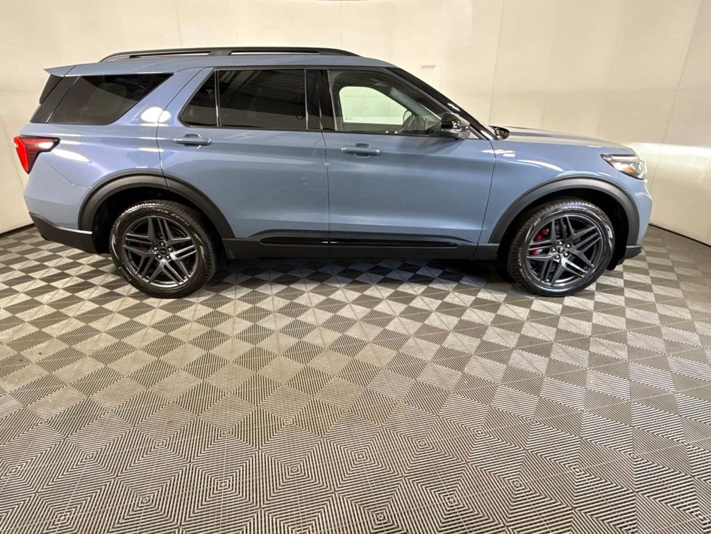 Certified 2025 Ford Explorer ST-Line w/ Premium Package AWD/4WD image 13