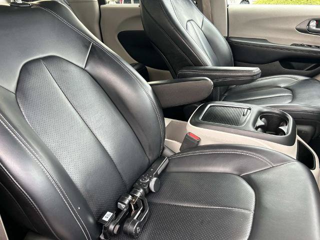 Used 2023 Chrysler Pacifica Touring-L FWD image 21