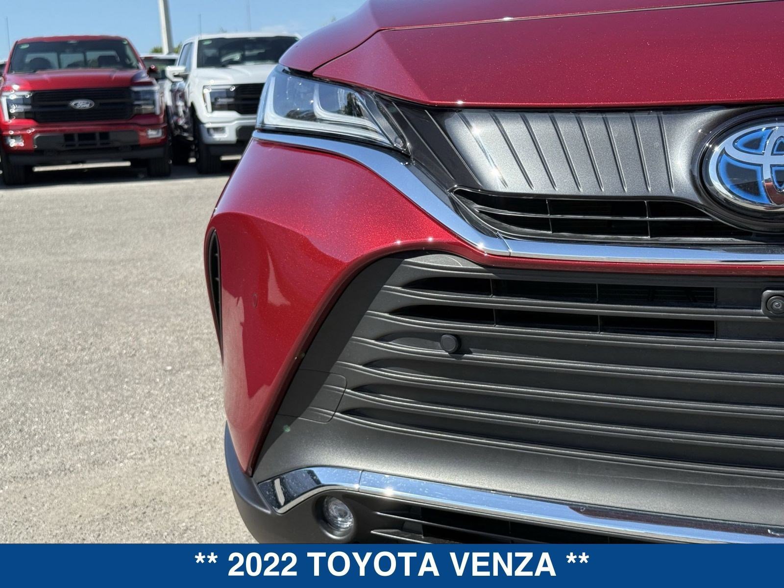 Used 2022 Toyota Venza Limited image 9