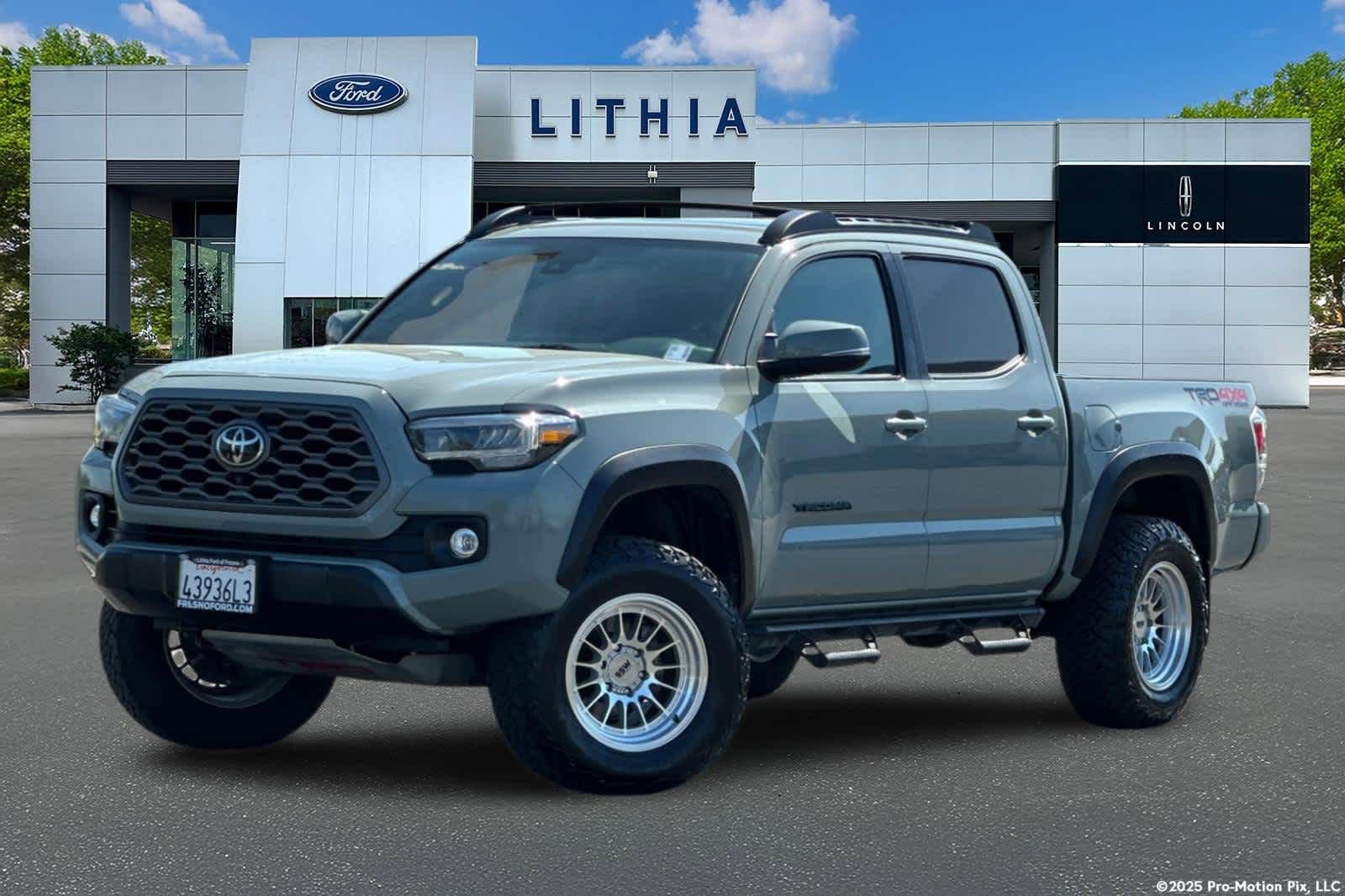 Used 2022 Toyota Tacoma TRD Off-Road w/ TRD Premium Off Road Package image 1