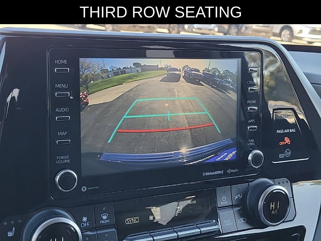 Used 2020 Toyota Highlander XLE AWD/4WD image 27