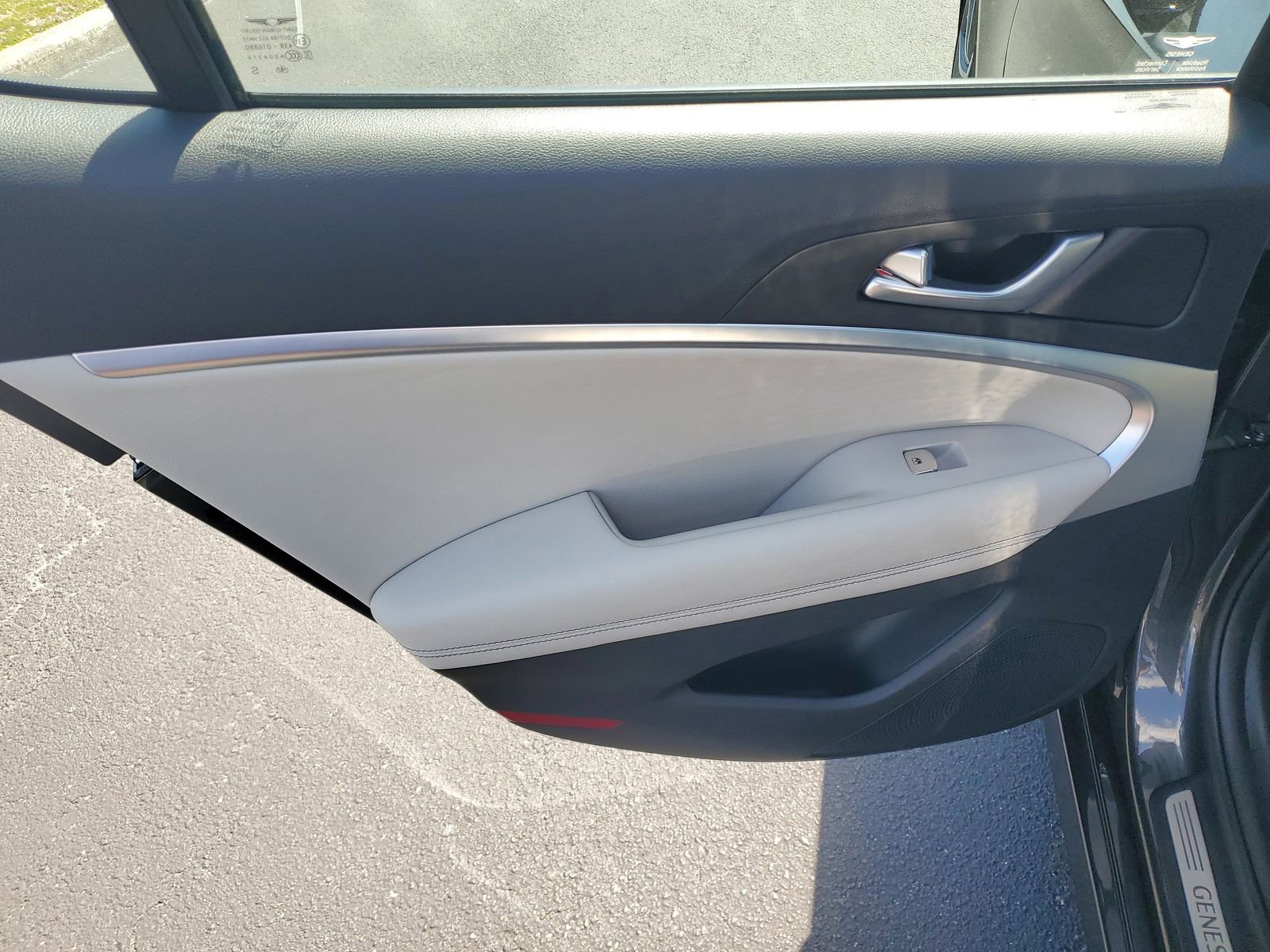 Used 2025 Genesis G70 2.5T RWD image 8