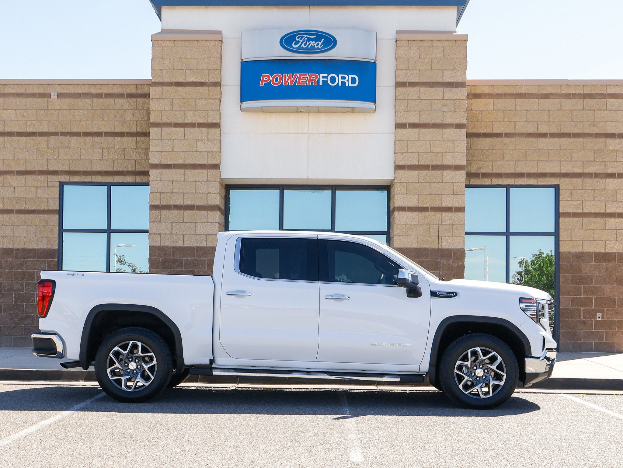 Used 2024 GMC Sierra 1500 SLT w/ SLT Premium Plus Package AWD/4WD image 5