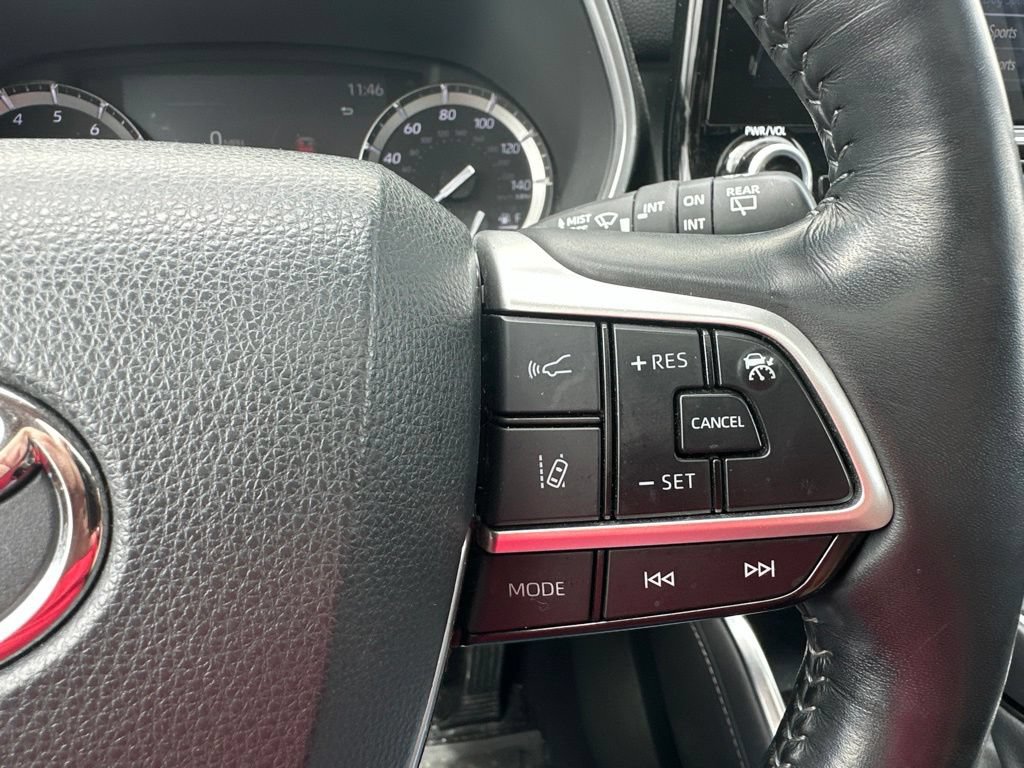 Used 2022 Toyota Highlander Limited AWD/4WD image 39
