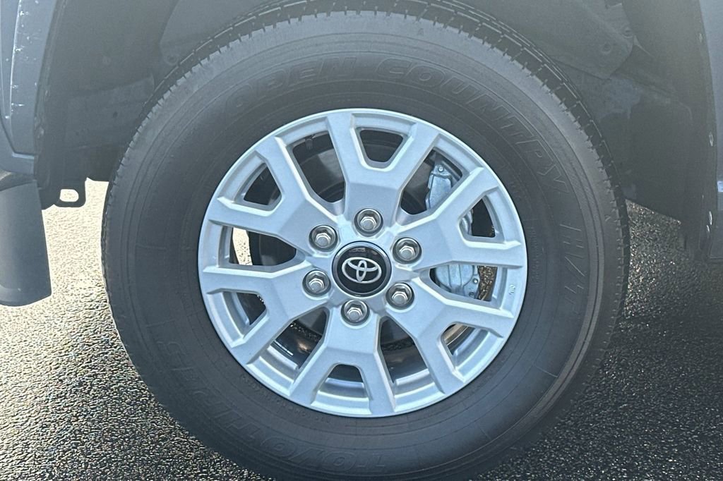 Used 2024 Toyota Tacoma SR5 AWD/4WD image 25