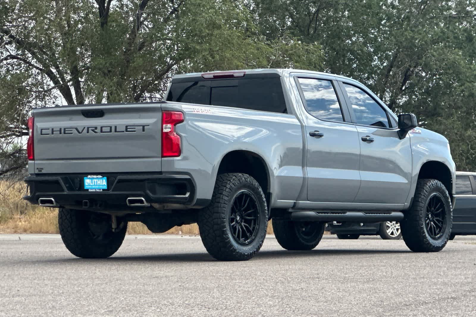 Used 2024 Chevrolet Silverado 1500 LT Trail Boss w/ Convenience Package II AWD/4WD image 2