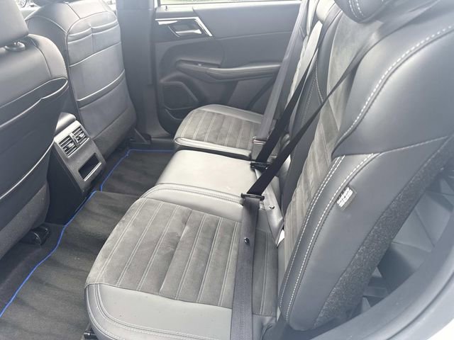 Used 2024 Mitsubishi Outlander 4WD Plug-In Hybrid image 17