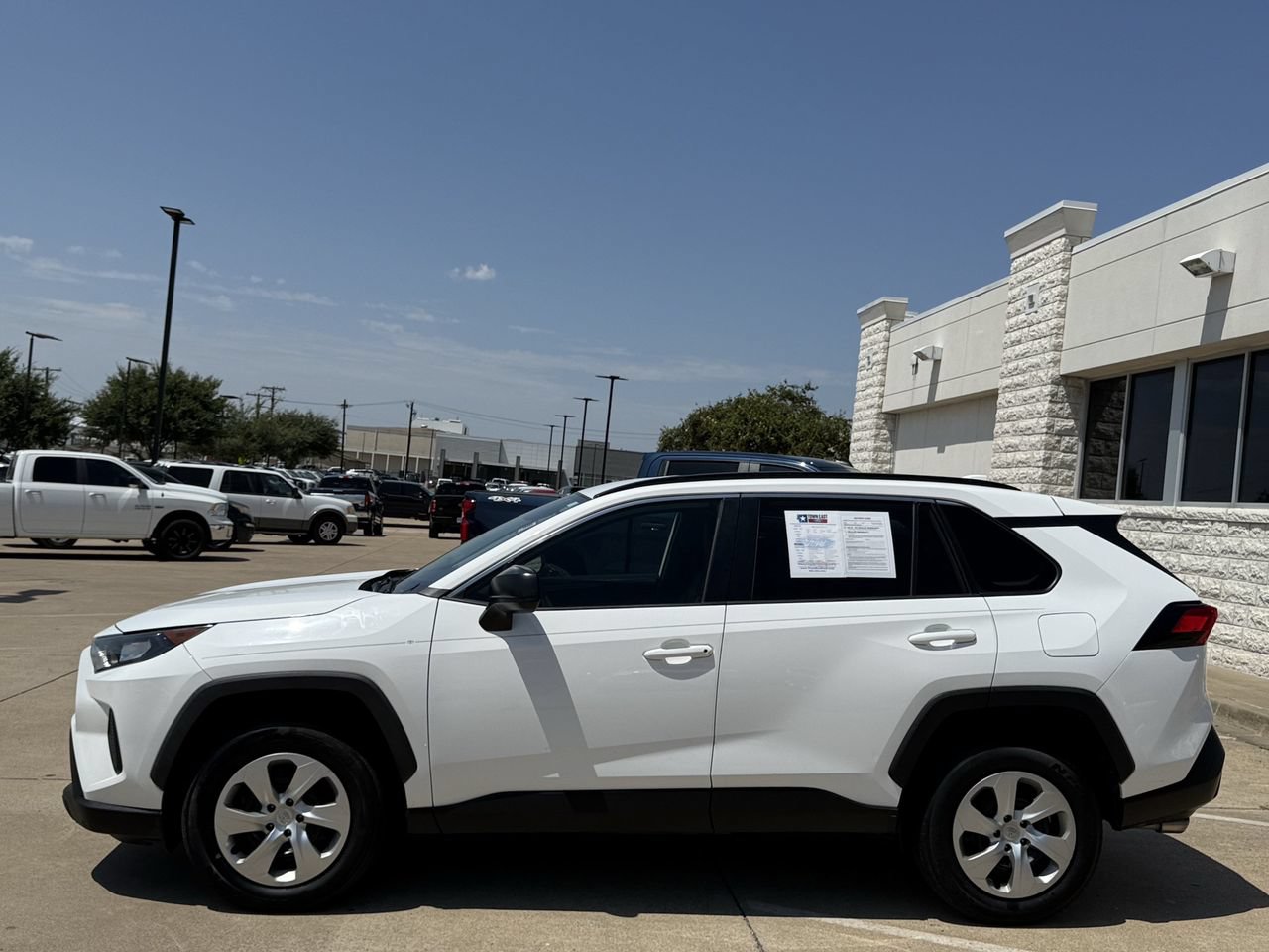 Used 2020 Toyota RAV4 LE FWD image 3