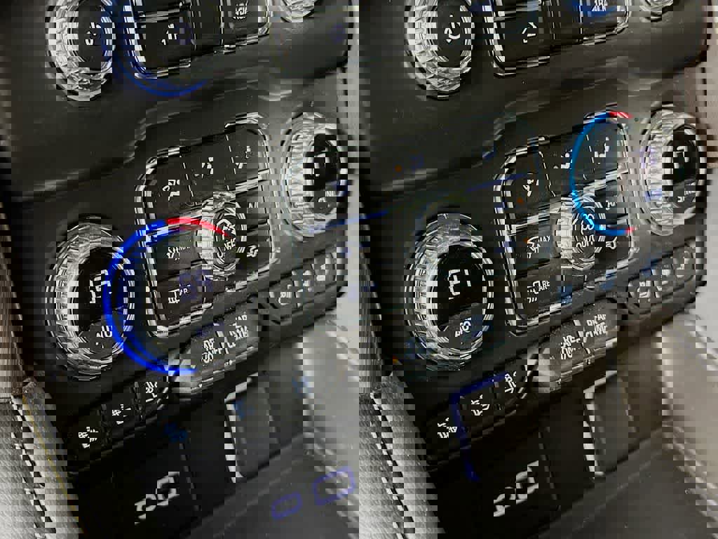 Used 2021 GMC Yukon AT4 image 21