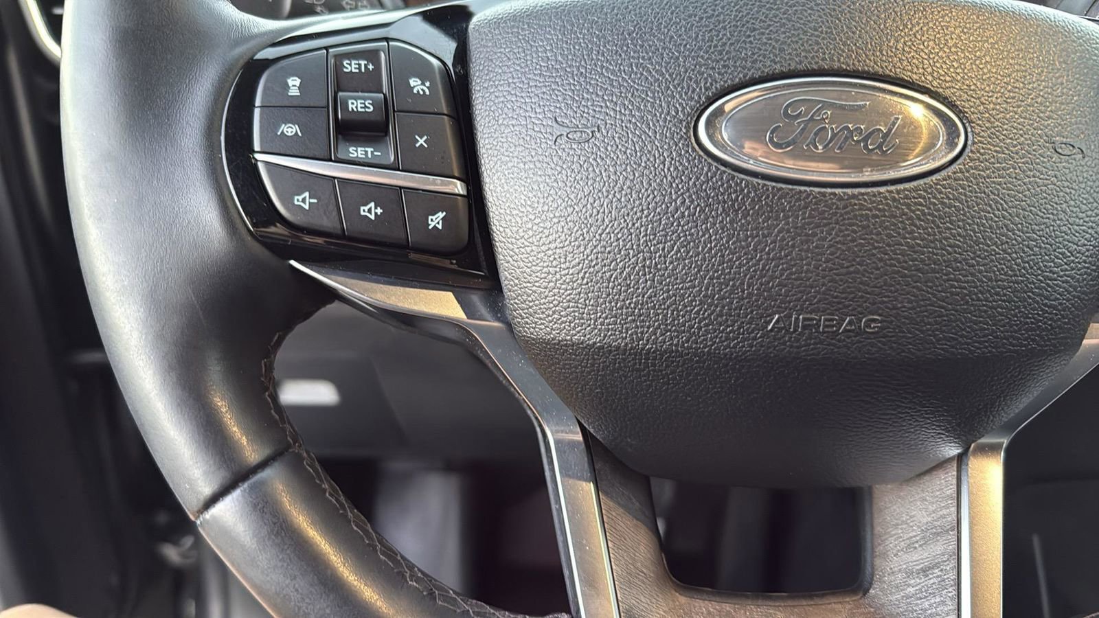 Certified 2022 Ford Explorer Platinum w/ Technology Package image 15