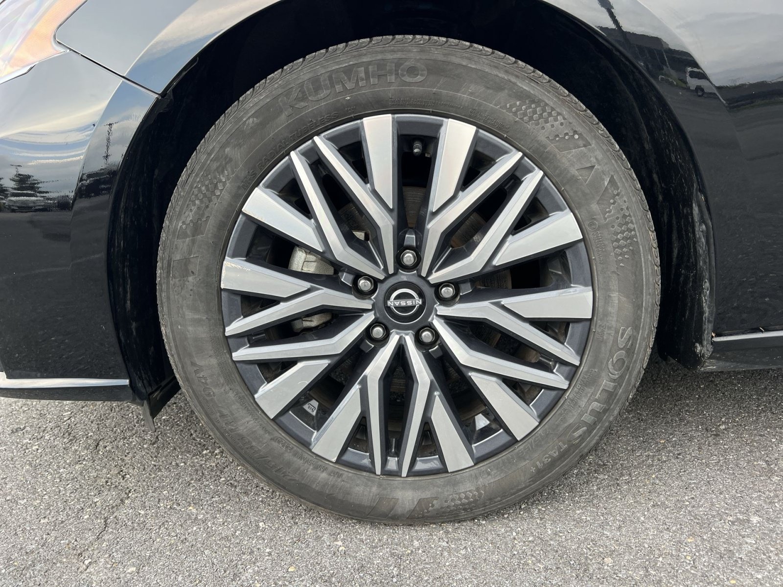 Used 2025 Nissan Altima 2.5 SV FWD image 12