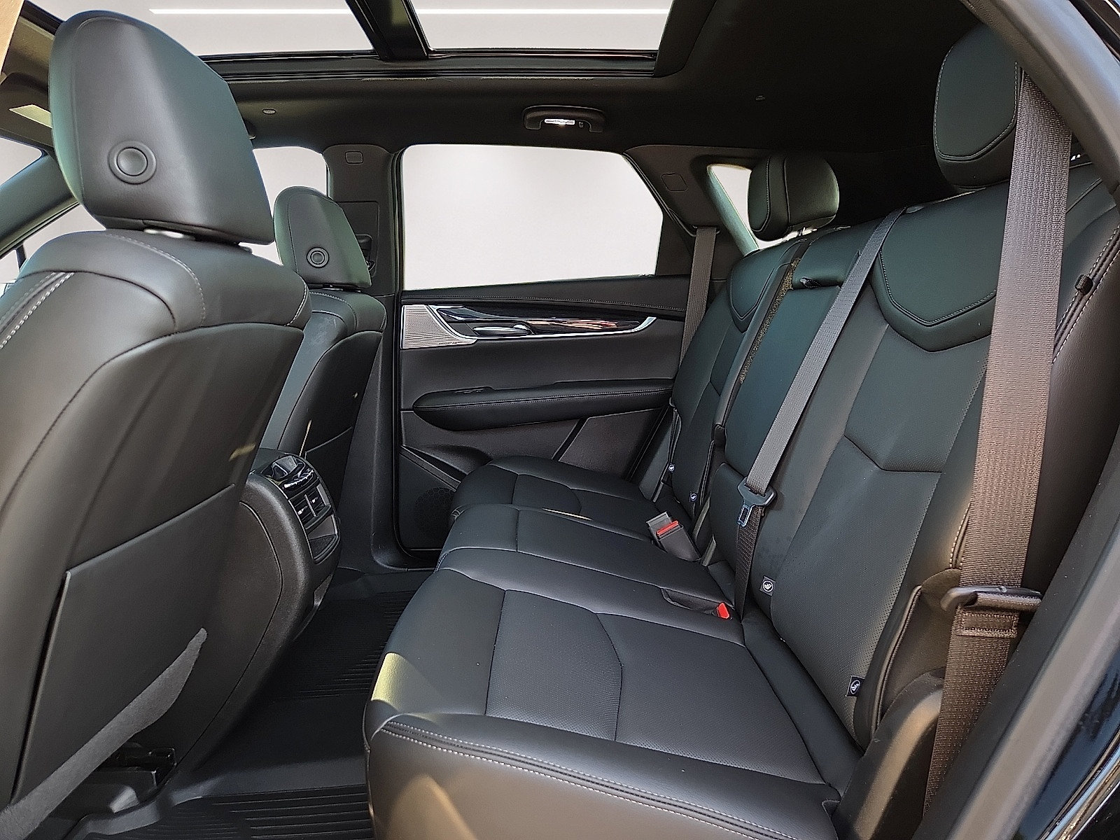 Used 2022 Cadillac XT5 Premium Luxury w/ LPO, Floor Liner Package FWD image 10