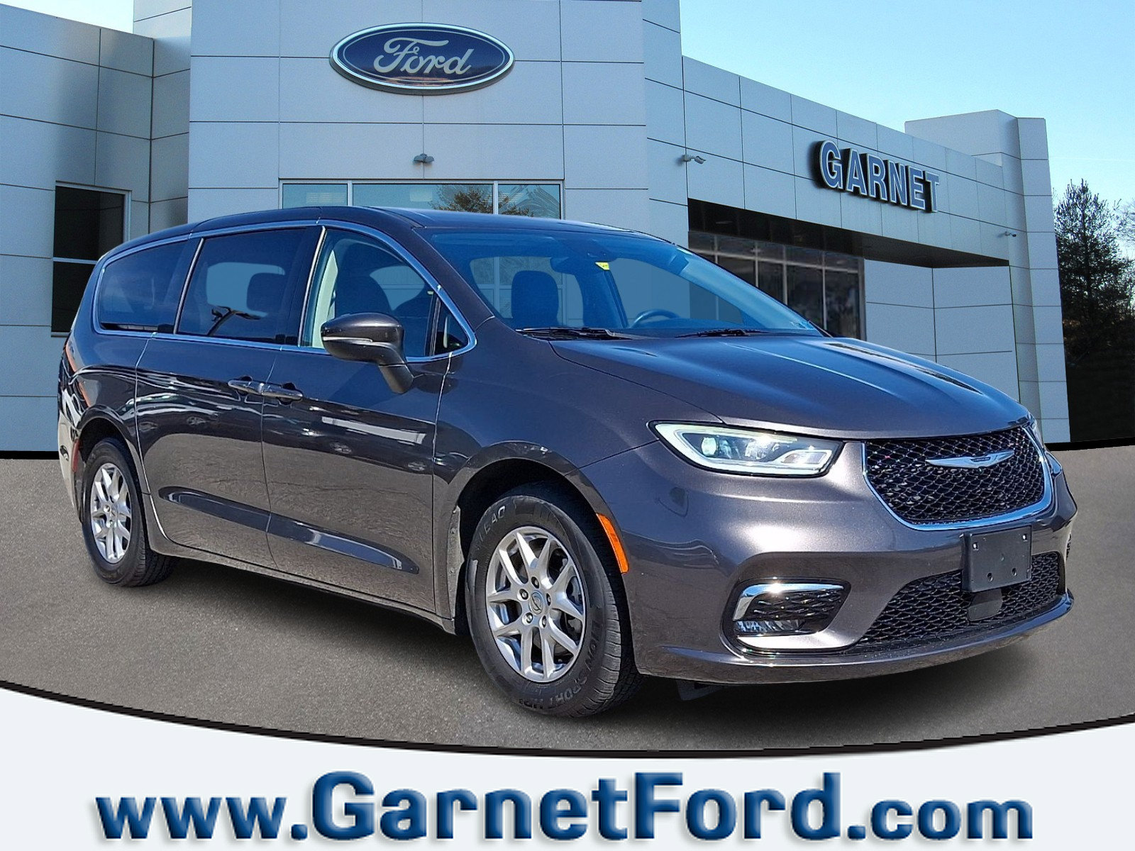 Used 2023 Chrysler Pacifica Touring-L