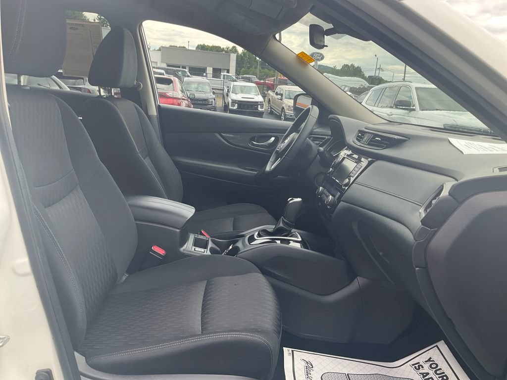 Used 2019 Nissan Rogue SV FWD image 12