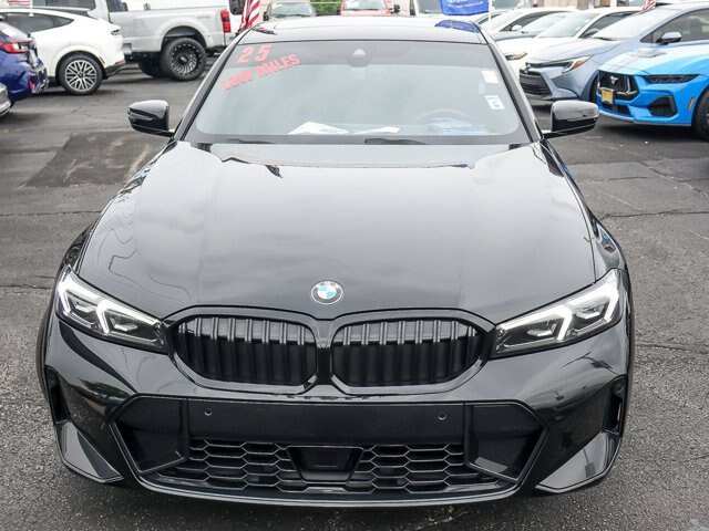 Used 2025 BMW 330i Sedan w/ M Sport Package RWD image 5