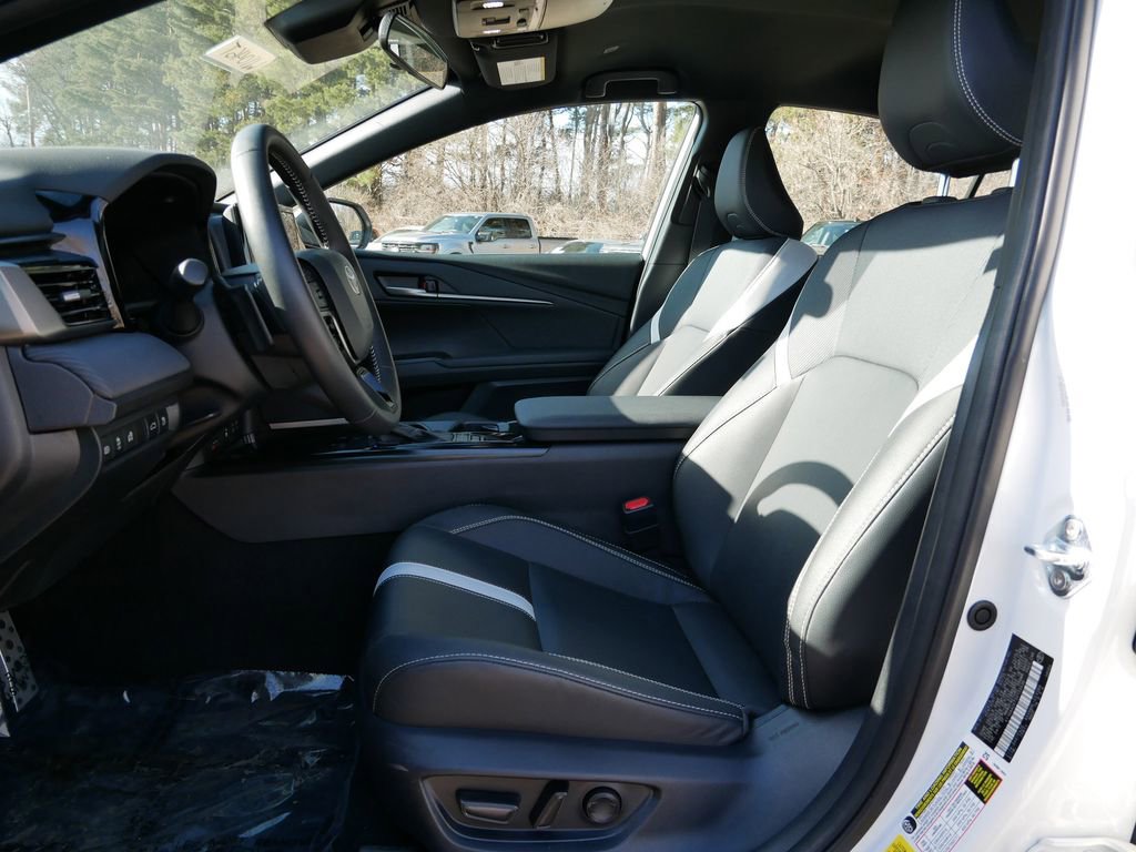 Used 2025 Toyota Camry SE FWD image 14