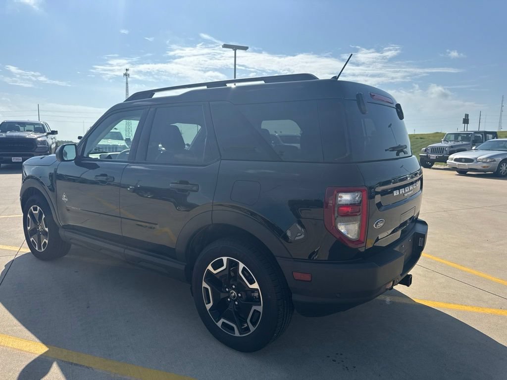Certified 2021 Ford Bronco Sport Outer Banks w/ Outer Banks Package AWD/4WD image 2