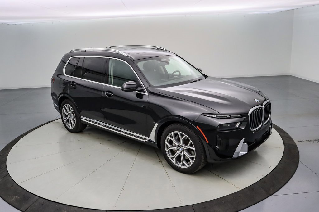Used 2024 BMW X7 xDrive40i w/ Premium Package image 8
