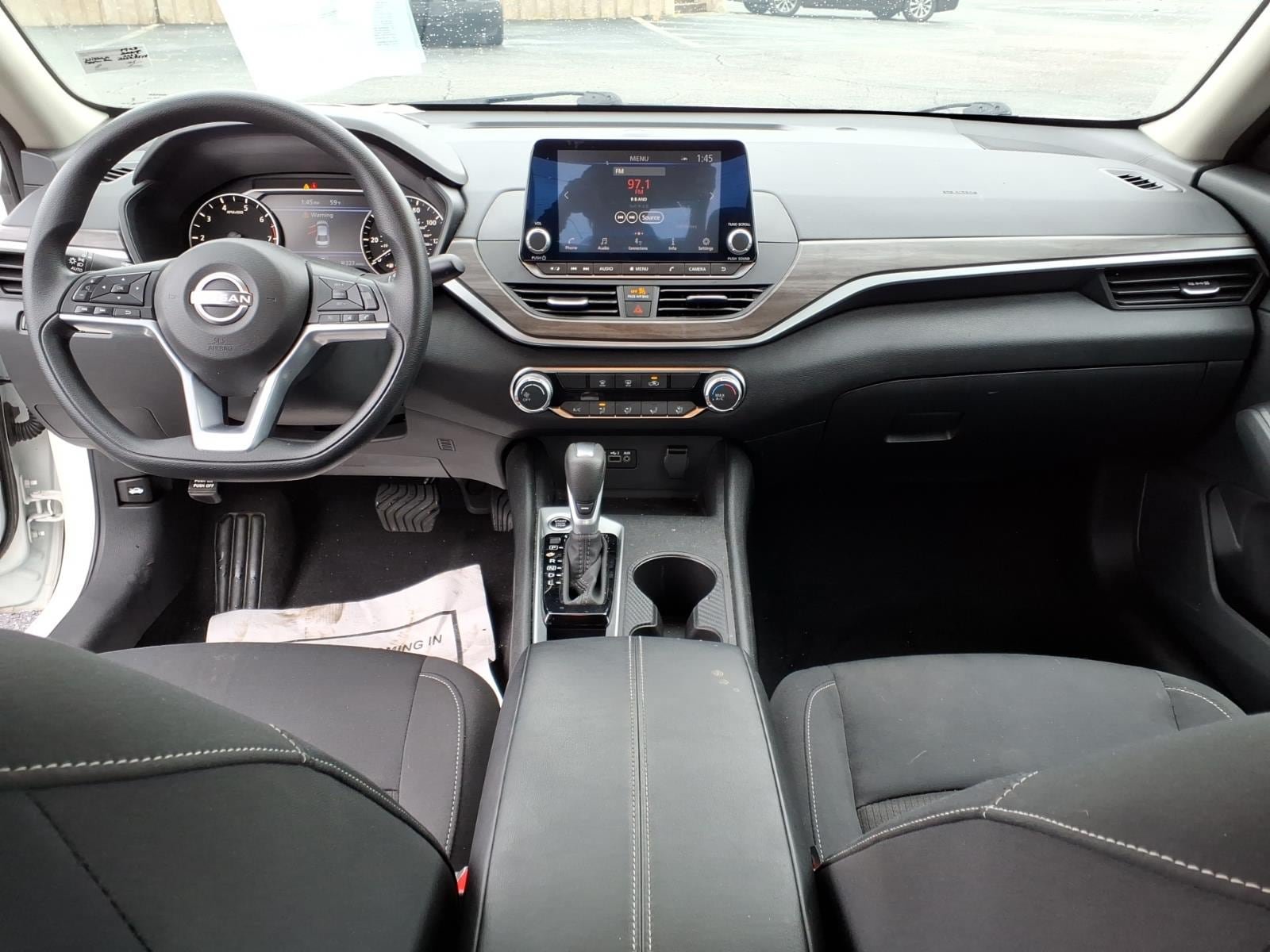 Used 2025 Nissan Altima 2.5 SV FWD image 15