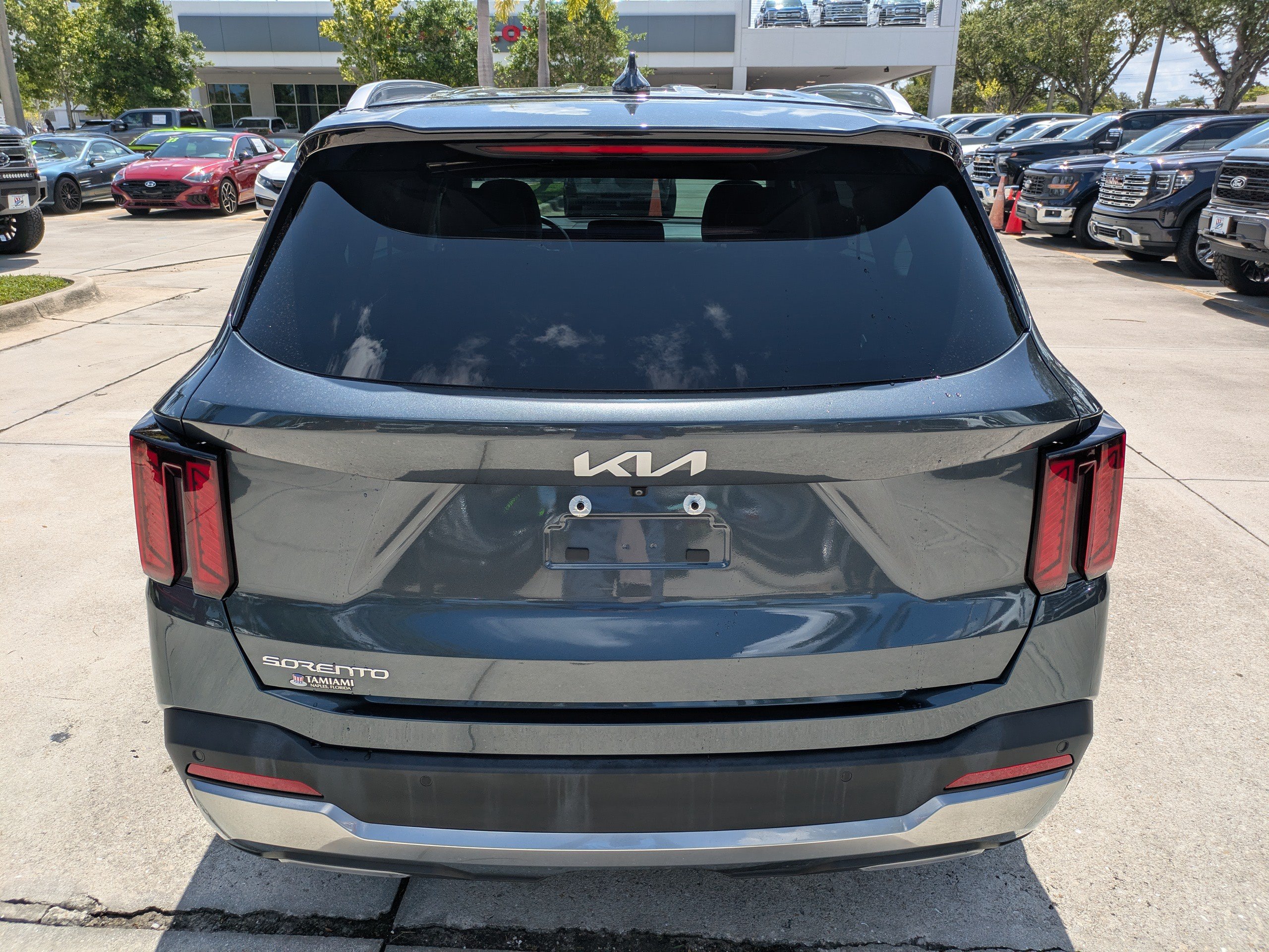 Used 2024 Kia Sorento S FWD image 5