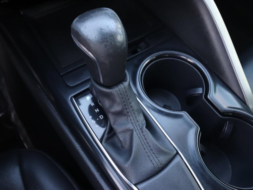 Used 2020 Toyota Camry SE FWD image 21