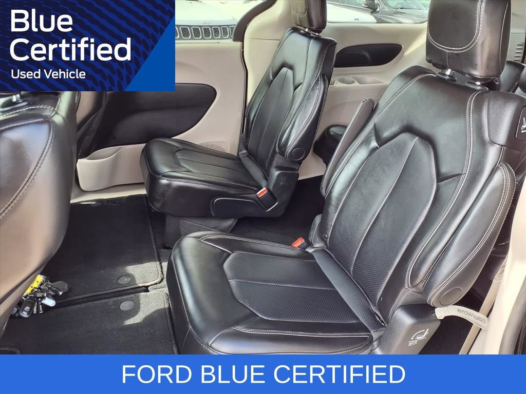 Used 2024 Chrysler Pacifica Touring-L image 27