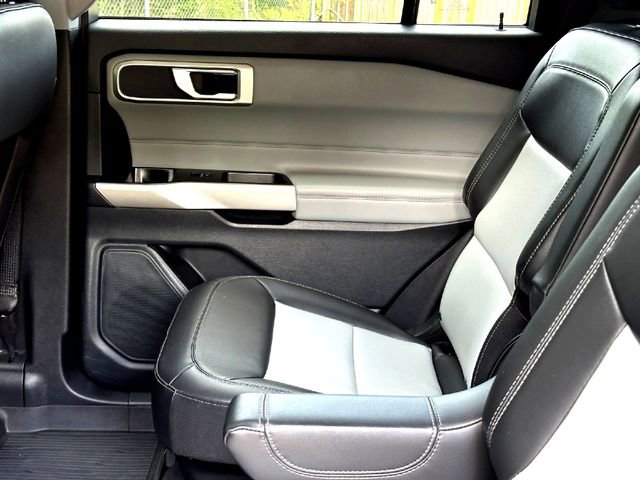 Certified 2022 Ford Explorer XLT w/ Equipment Group 202A RWD image 24