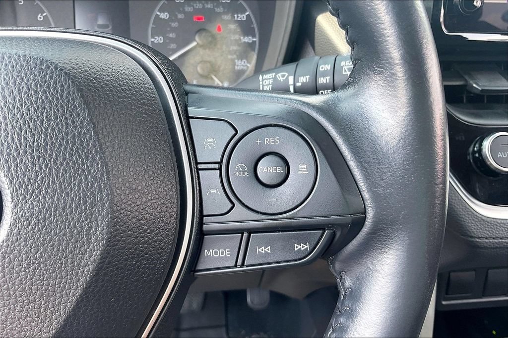 Used 2023 Toyota Corolla Cross LE w/ Moonroof Package AWD/4WD image 18