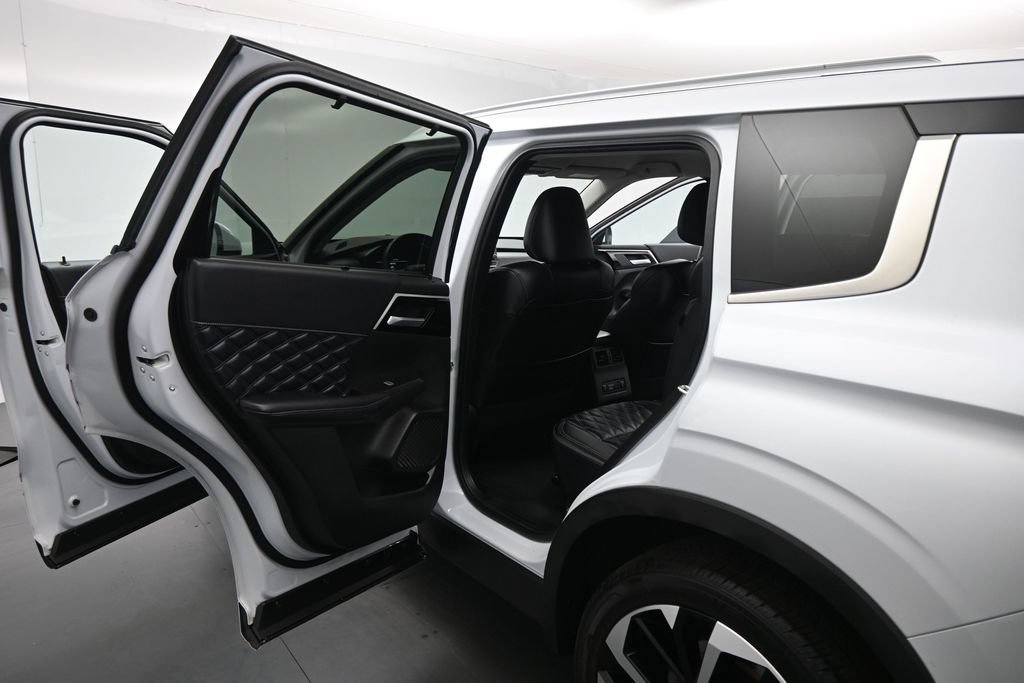 Used 2024 Mitsubishi Outlander SEL FWD image 16