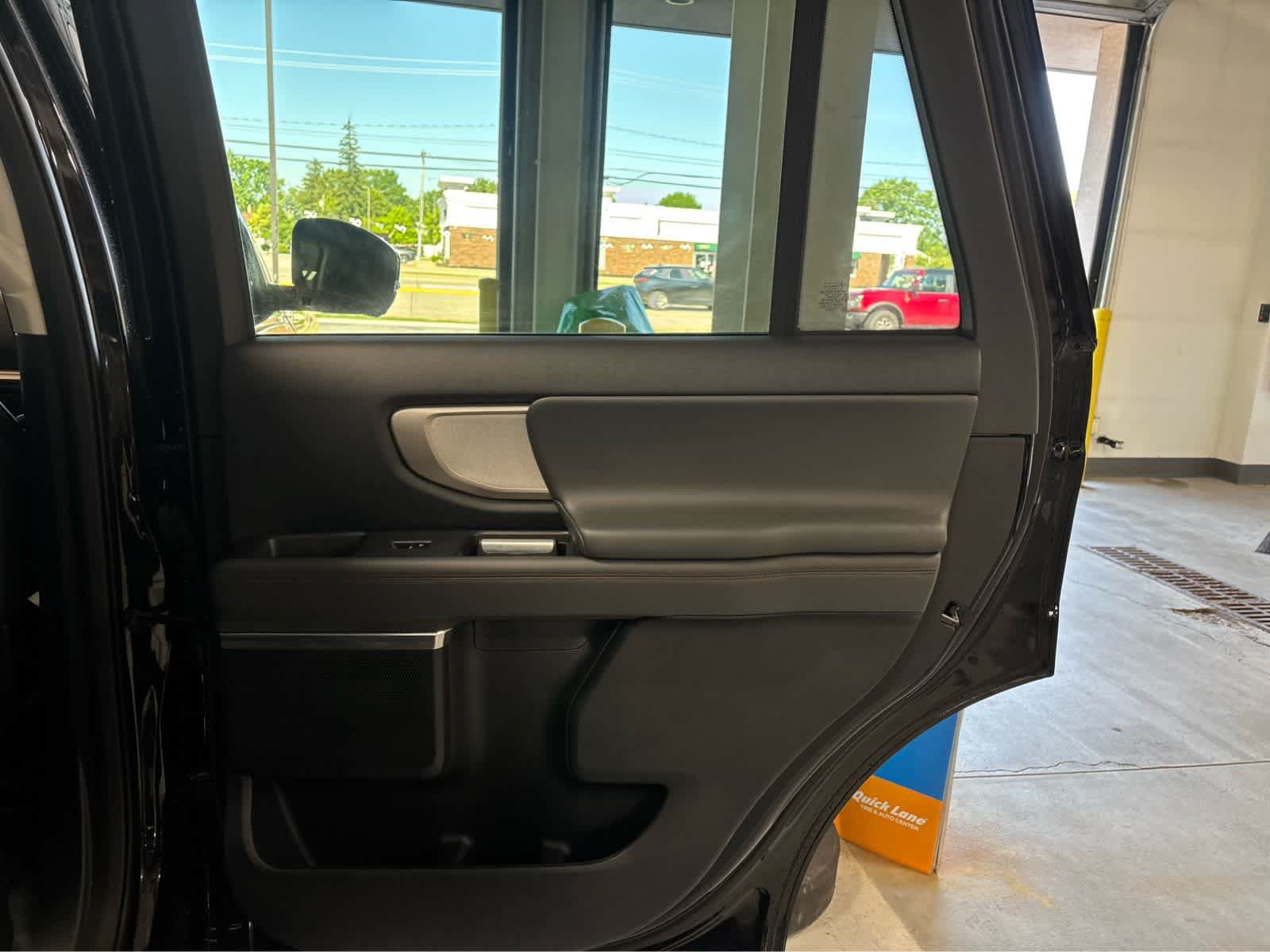 Certified 2025 Ford Expedition Active AWD/4WD image 33