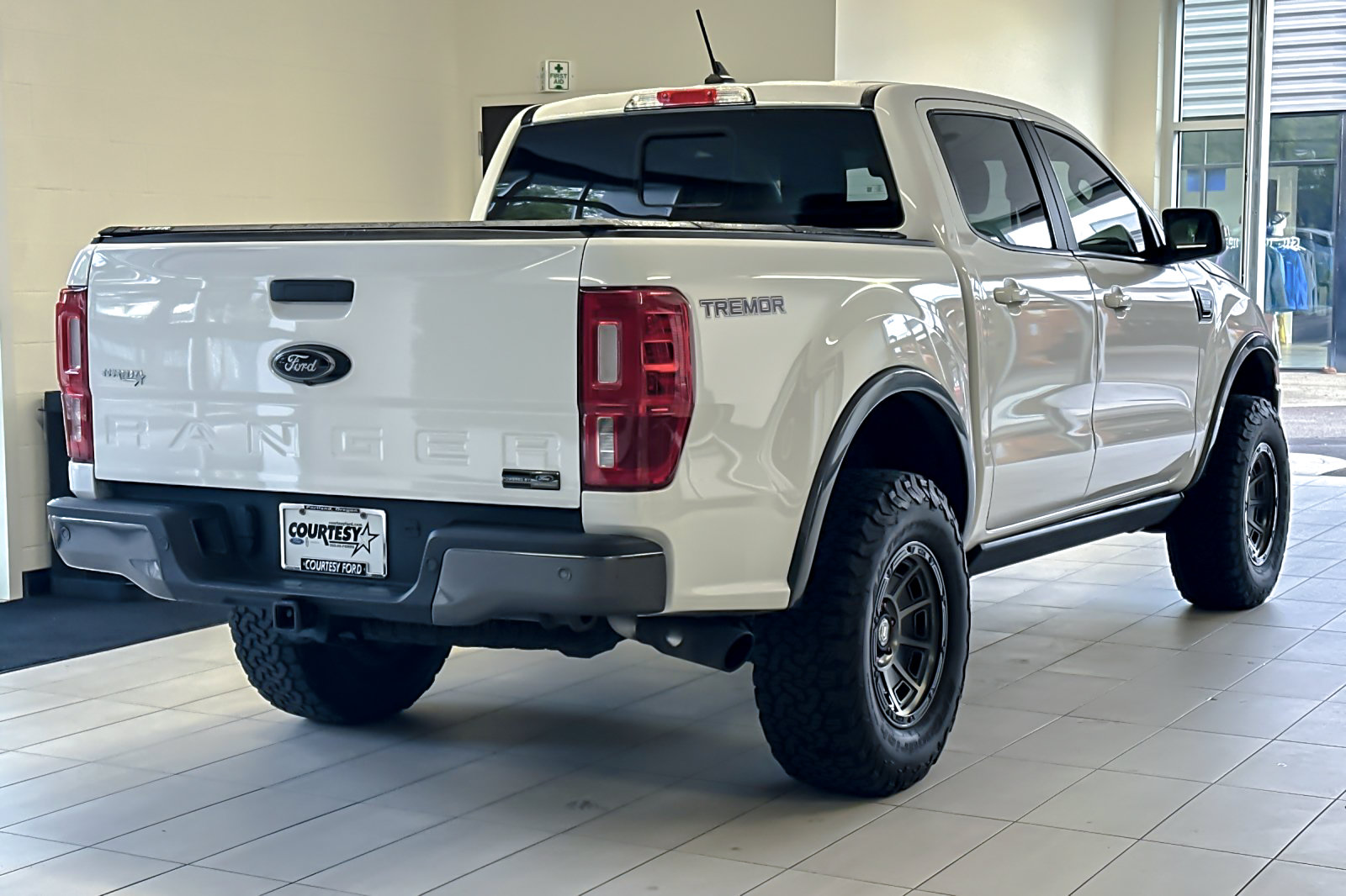 Certified 2023 Ford Ranger Lariat w/ Tremor Off-Road Package AWD/4WD image 4