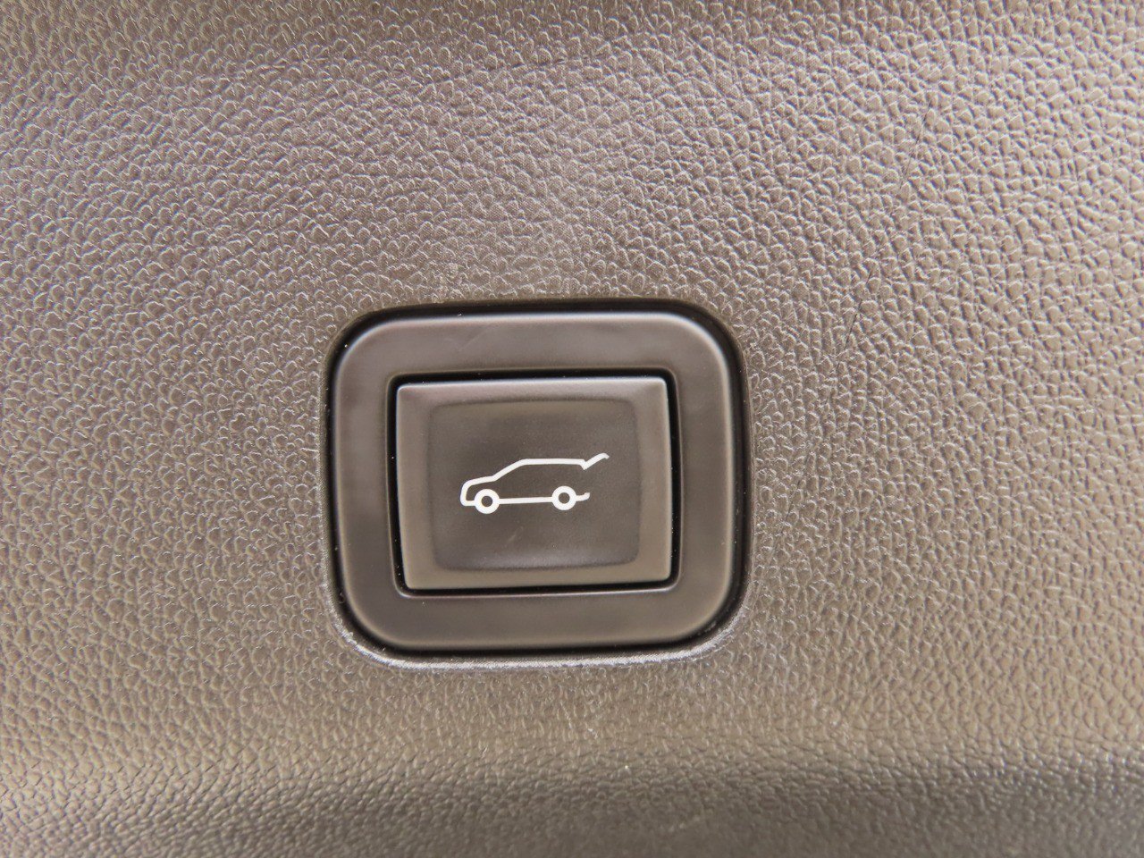 Used 2023 Chevrolet Suburban RST w/ Luxury Package RWD image 10