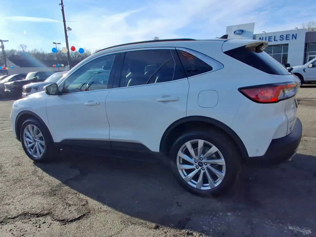 Certified 2022 Ford Escape Titanium w/ Titanium Elite Package image 3