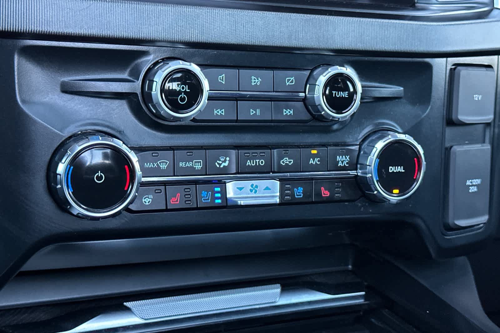 Certified 2024 Ford F350 Platinum AWD/4WD image 20
