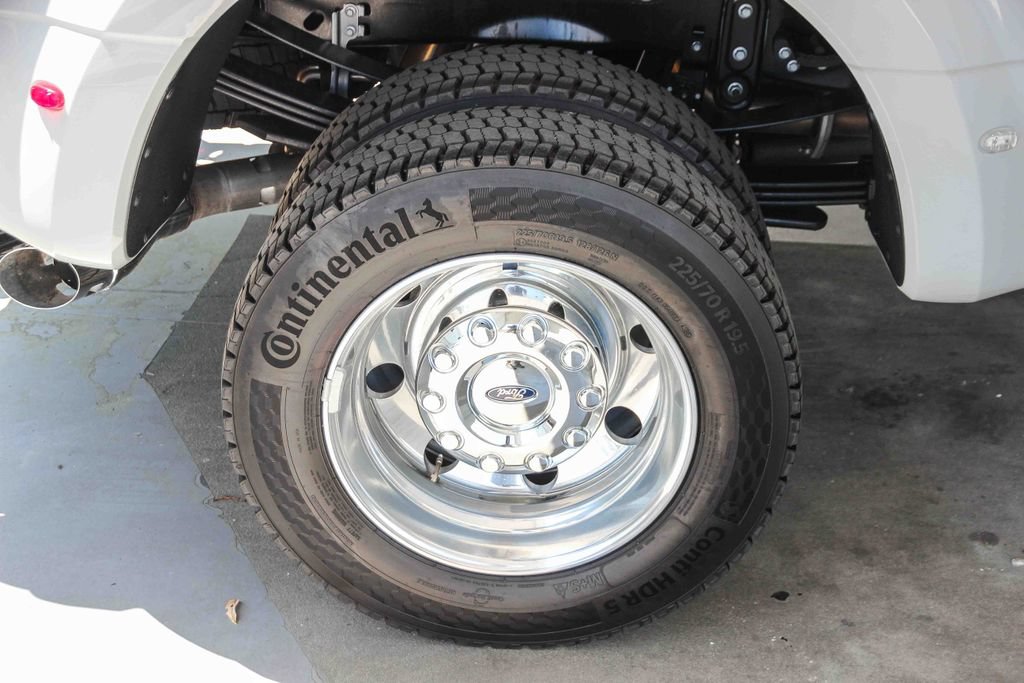 Certified 2026 Ford F450 Platinum w/ FX4 Off-Road Package AWD/4WD image 12