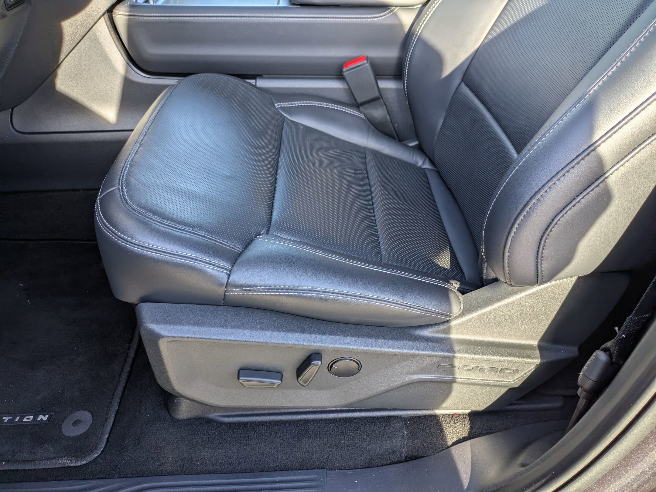 Certified 2025 Ford Expedition Max Platinum w/ Stealth Appearance Package AWD/4WD image 13