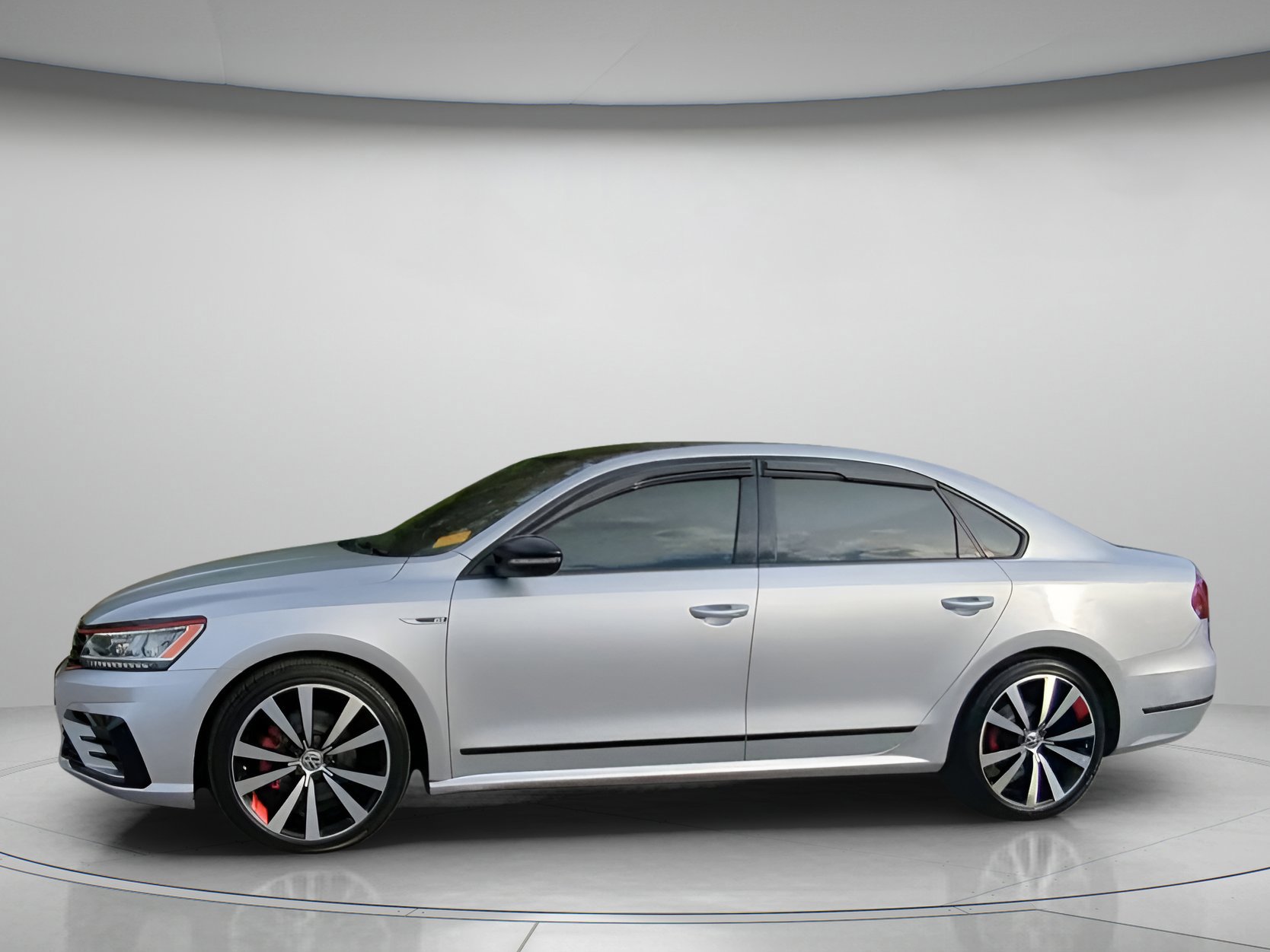 Used 2018 Volkswagen Passat GT image 7