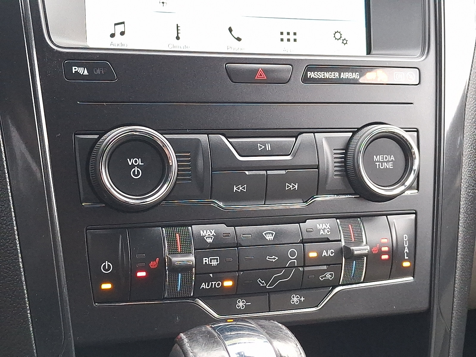 Certified 2018 Ford Explorer XLT w/ Equipment Group 202A AWD/4WD image 16
