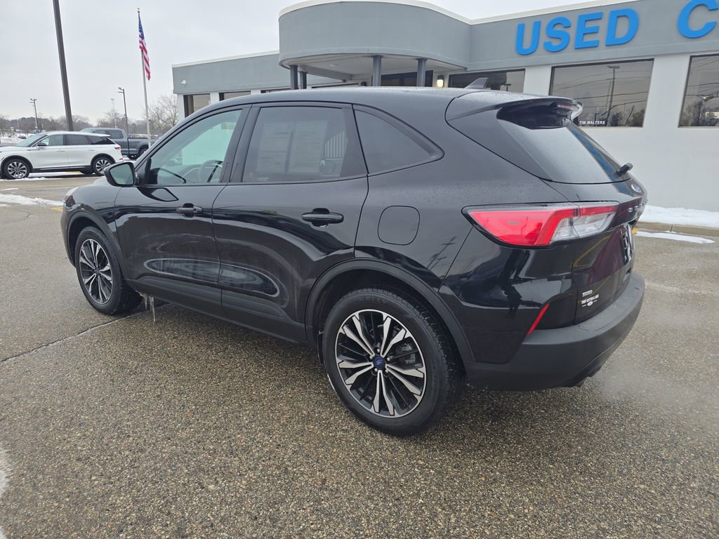 Certified 2022 Ford Escape SE w/ SE Sport Appearance Package AWD/4WD image 3