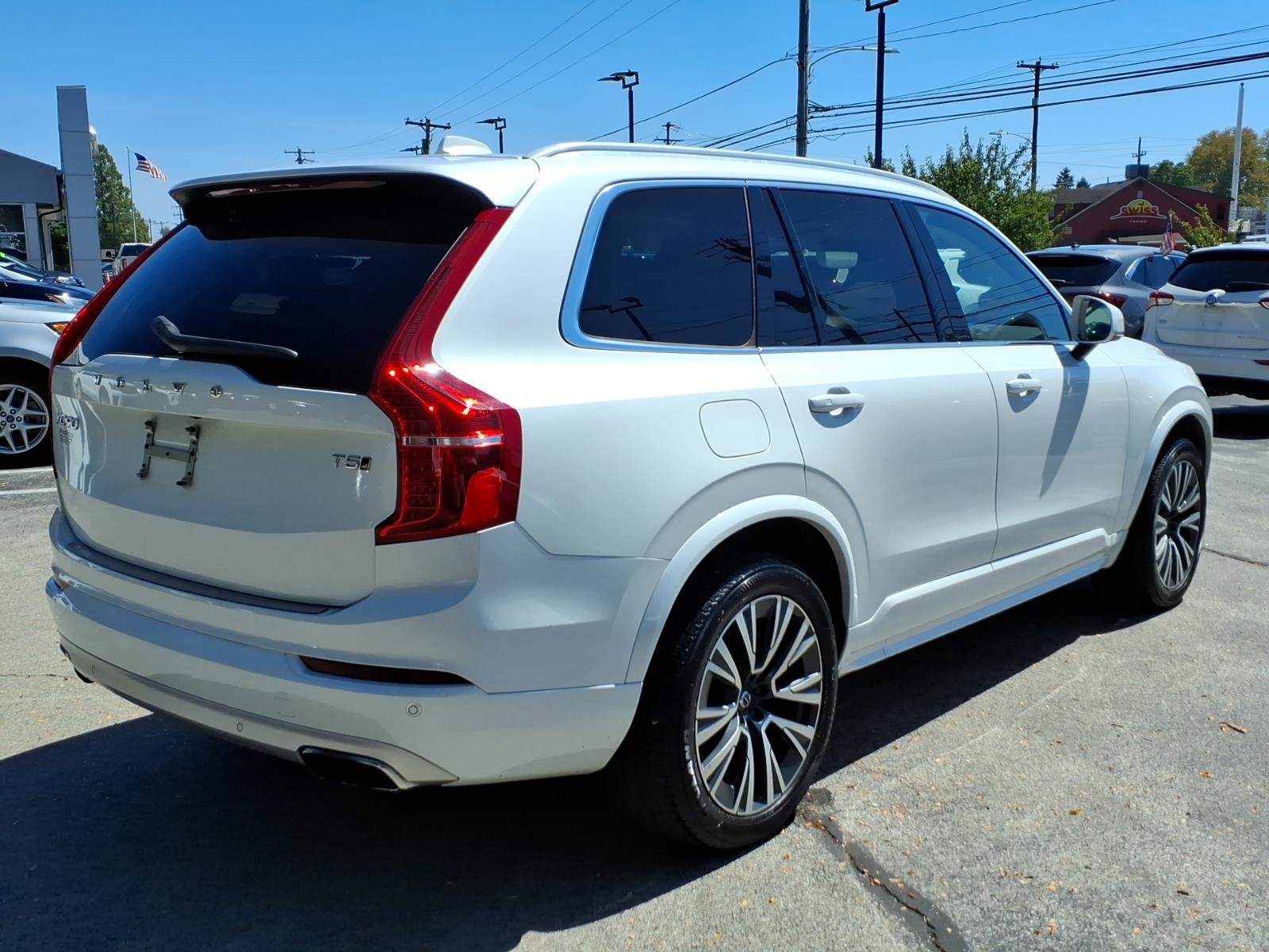 Used 2020 Volvo XC90 T5 Momentum w/ Protection Package Premier AWD/4WD image 3