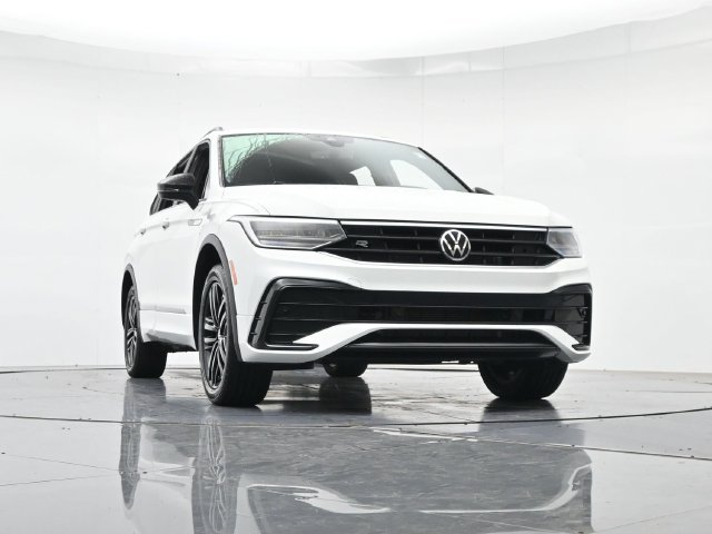 Used 2022 Volkswagen Tiguan SE R-Line FWD image 30
